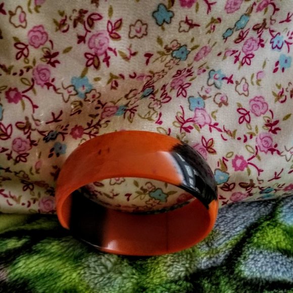 Vintage Lucite Bangle Orange & Black Best Plastics + Orange Bakelite Bangle - Picture 5 of 12